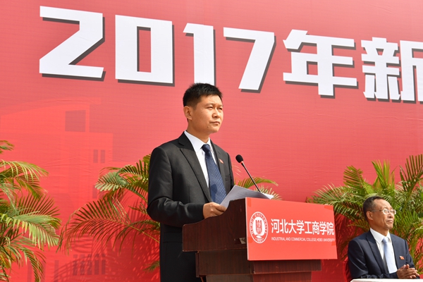 教师代表段洪波发言
